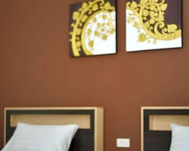 B32 Aparthotel