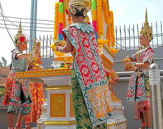 B32 Bangkok