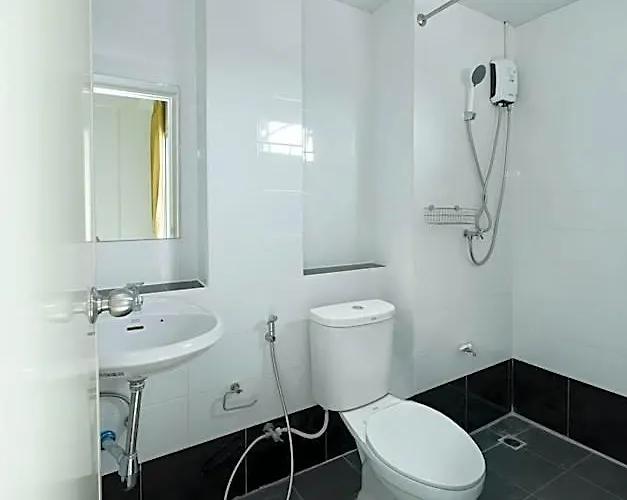 B32 Bangkok