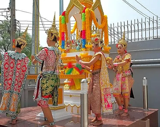 B32 Bangkok